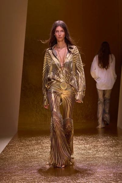 Look 27